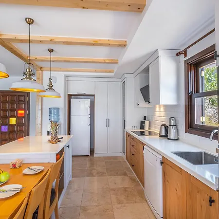 White Garden Willa *