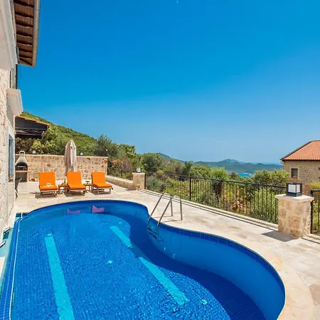 White Garden Willa *