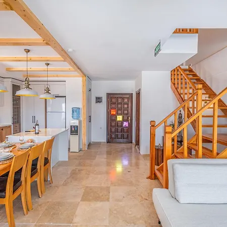 Willa White Garden Kaş