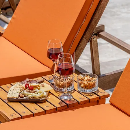 White Garden Willa *