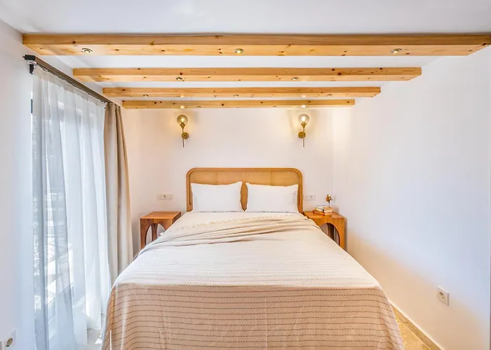 White Garden Villa *